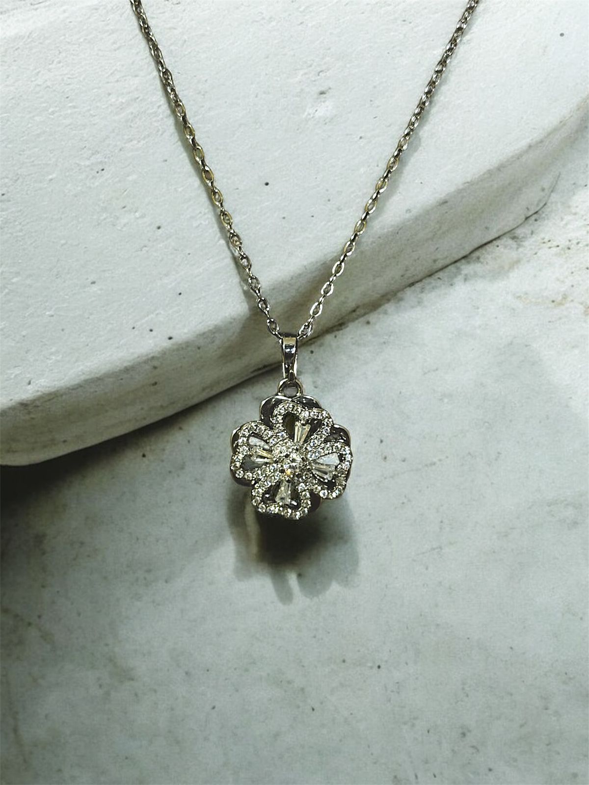 Silver Plated Rotating Spinning Pendant Chain For Women Girls
